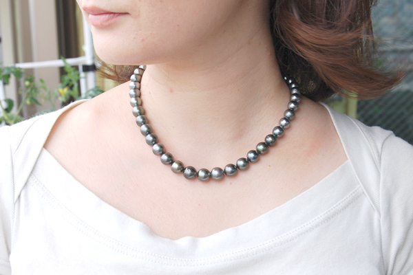 mysterious black pearls
